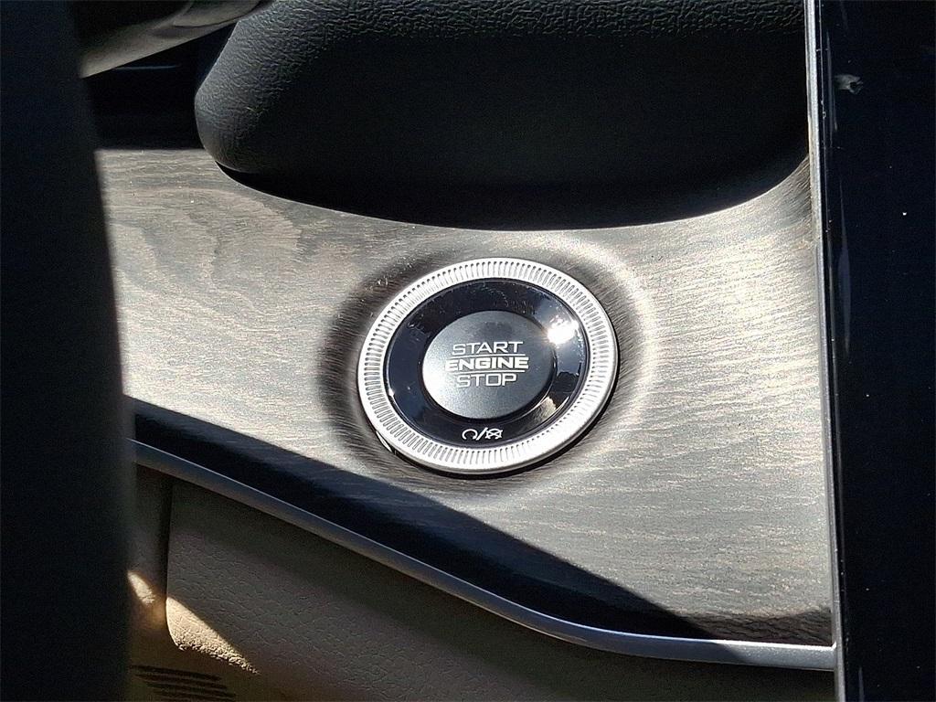 new 2025 Jeep Grand Cherokee car, priced at $51,696