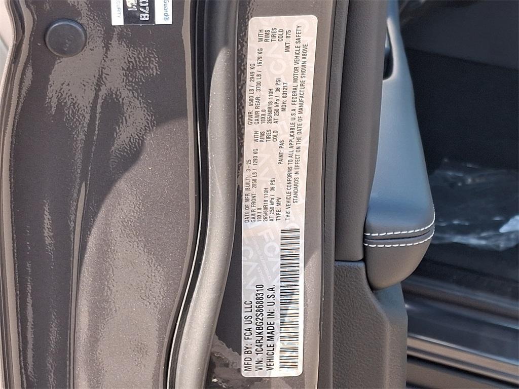 new 2025 Jeep Grand Cherokee L car, priced at $49,052