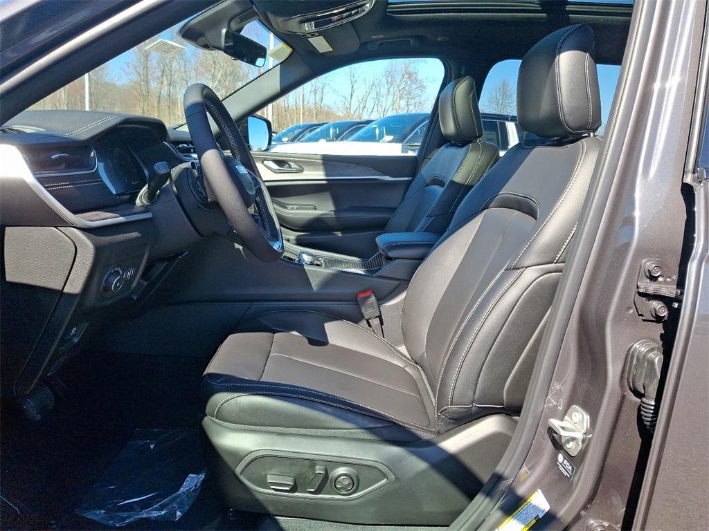 new 2025 Jeep Grand Cherokee L car, priced at $49,052