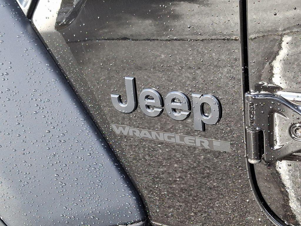 new 2025 Jeep Wrangler car, priced at $46,576