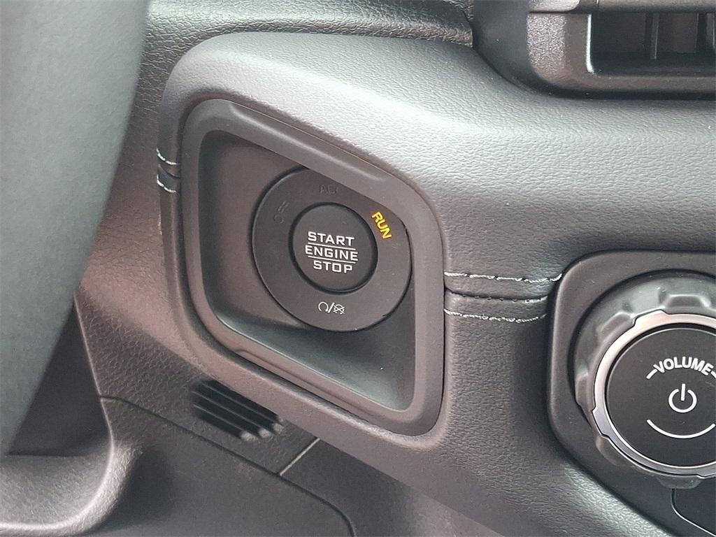 new 2025 Jeep Gladiator car, priced at $45,334