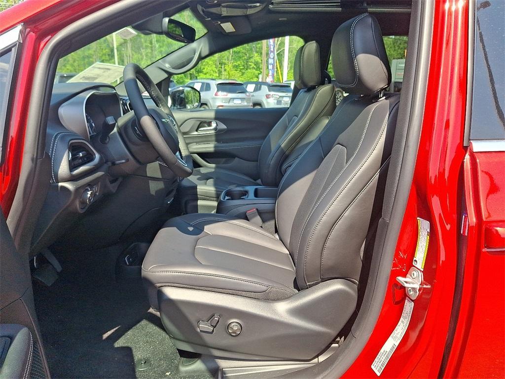 new 2025 Chrysler Pacifica car, priced at $48,143