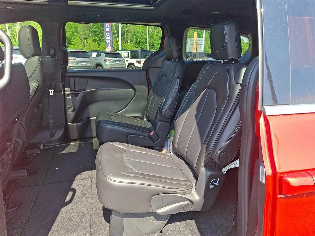 new 2025 Chrysler Pacifica car, priced at $48,143
