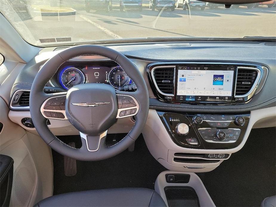 new 2024 Chrysler Pacifica car, priced at $38,902