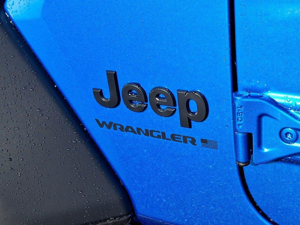 new 2025 Jeep Wrangler car, priced at $46,576