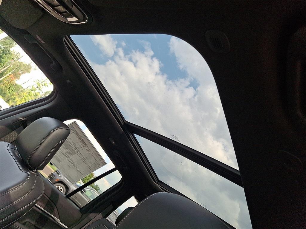 new 2025 Jeep Grand Cherokee car, priced at $50,877