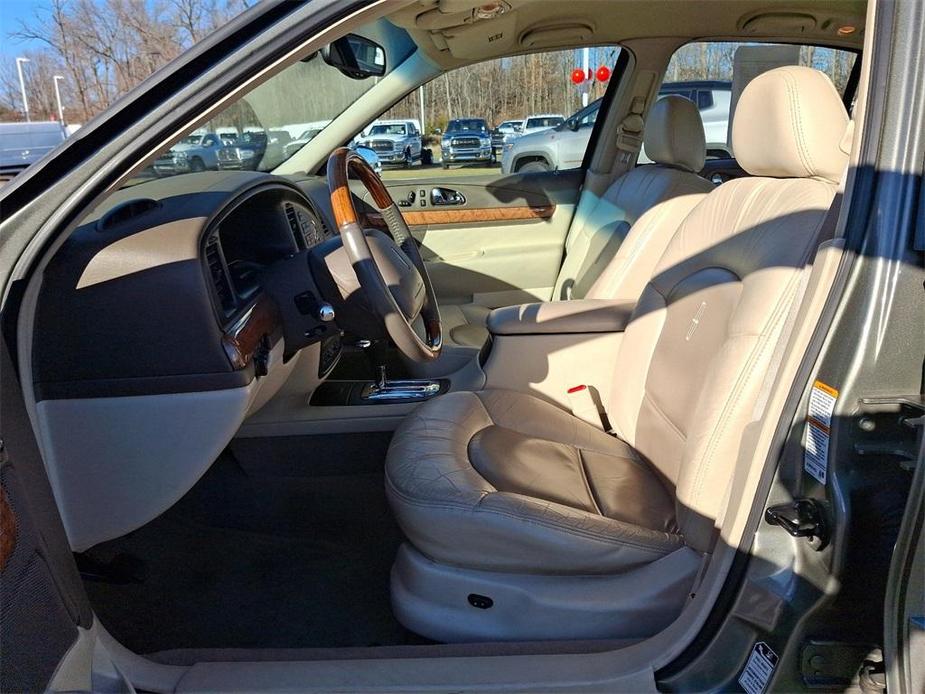 used 2000 Lincoln Continental car, priced at $5,999