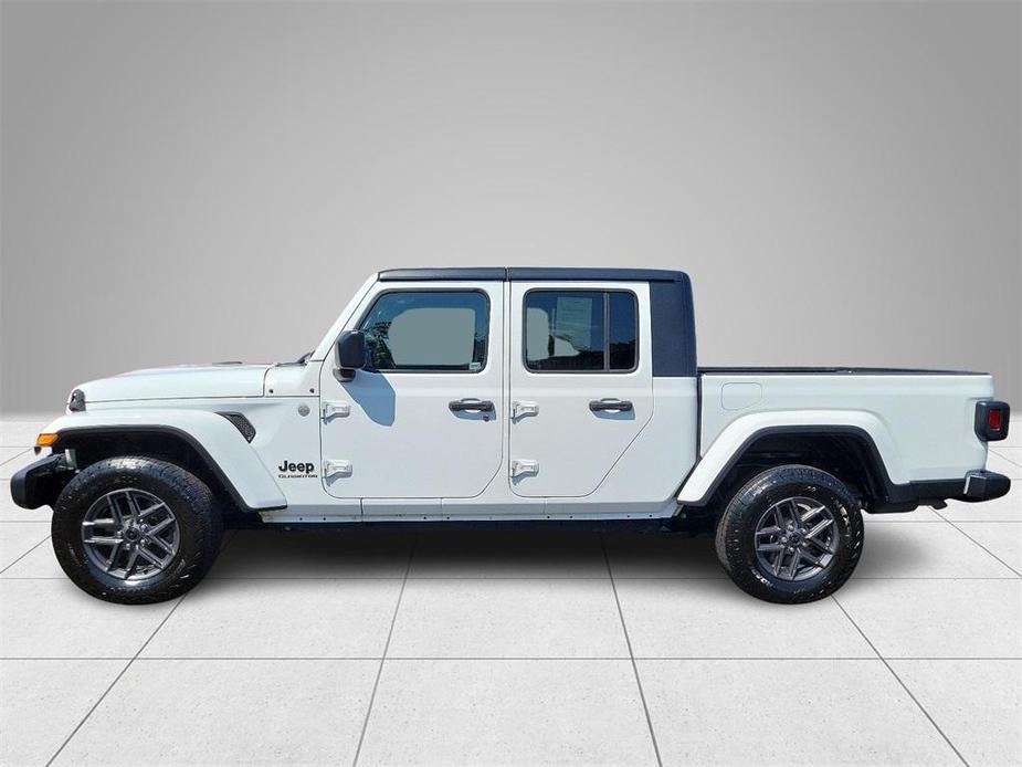 used 2021 Jeep Gladiator car, priced at $33,999