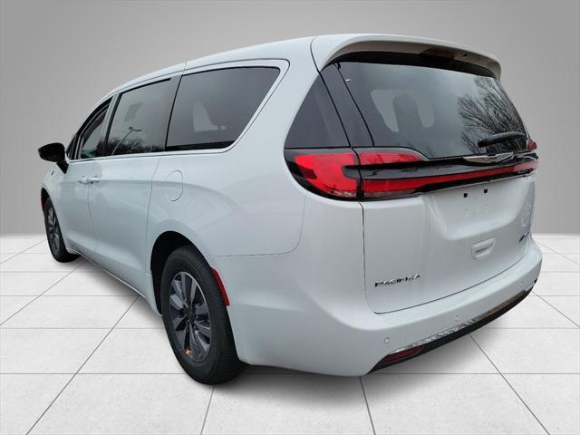 new 2024 Chrysler Pacifica Hybrid car, priced at $45,410