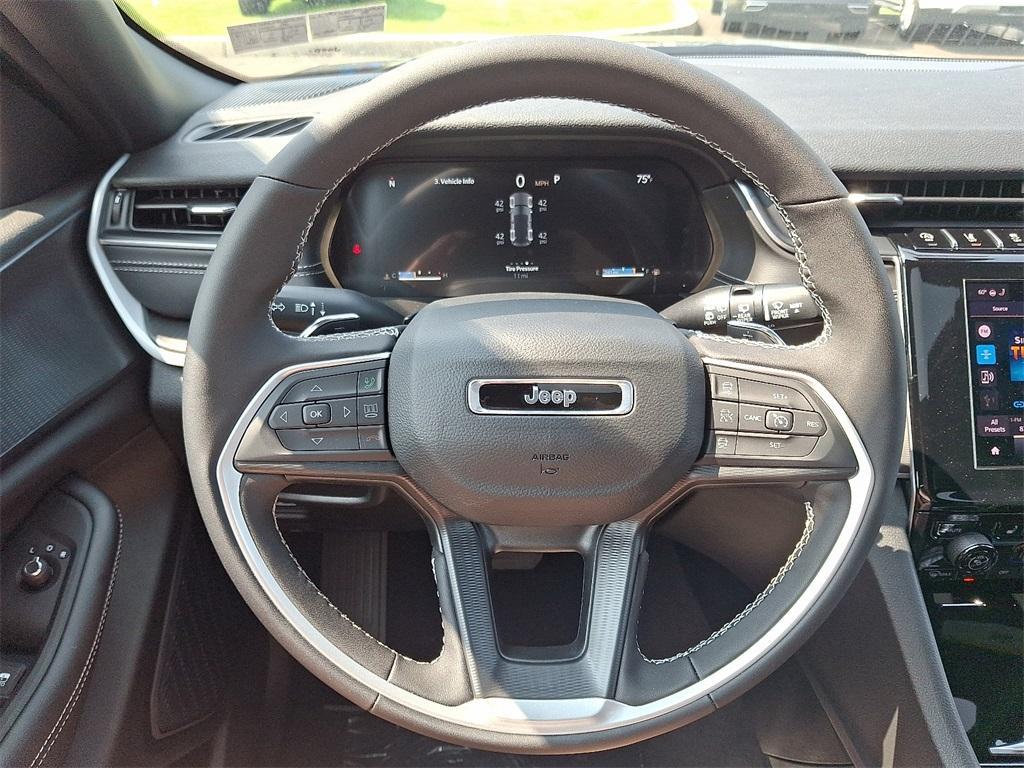 new 2025 Jeep Grand Cherokee car, priced at $41,772