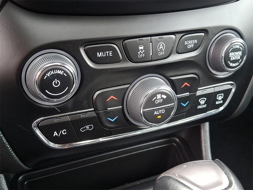 used 2023 Jeep Cherokee car, priced at $24,883