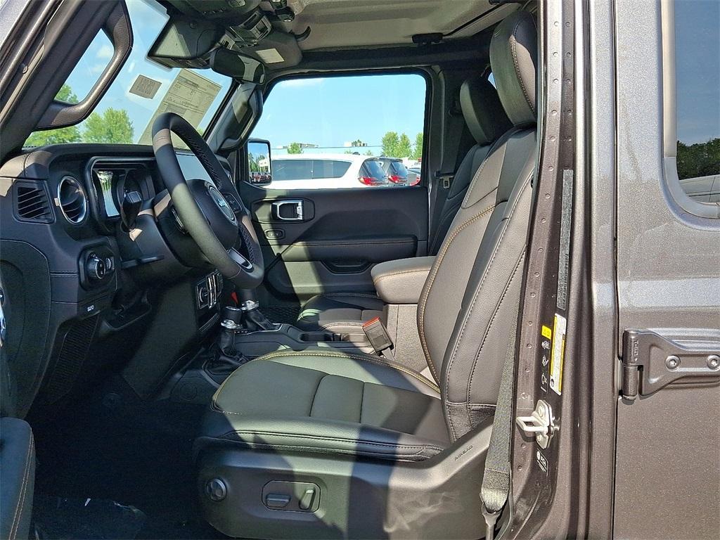 new 2025 Jeep Gladiator car, priced at $48,157