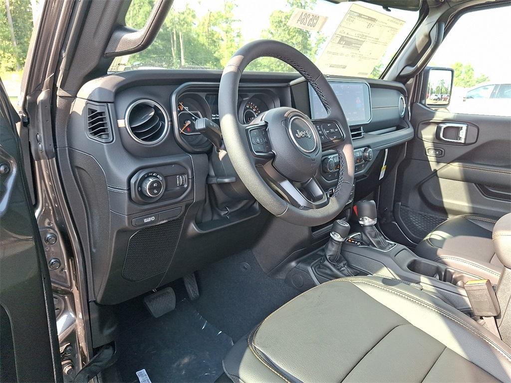 new 2025 Jeep Gladiator car, priced at $48,157