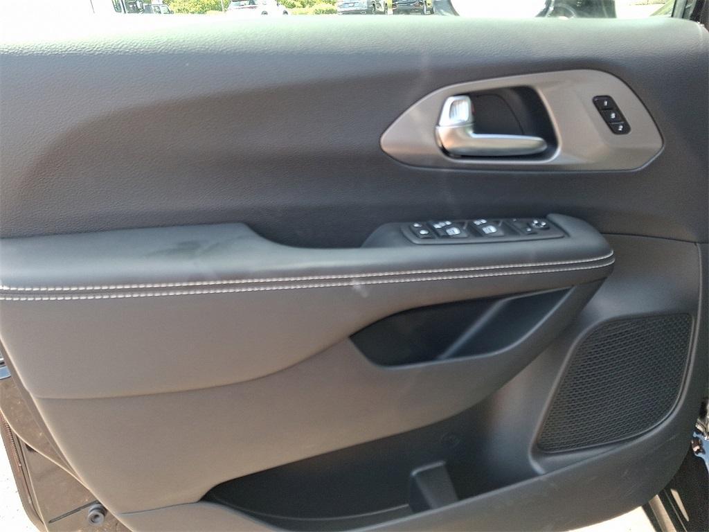 new 2026 Chrysler Pacifica car