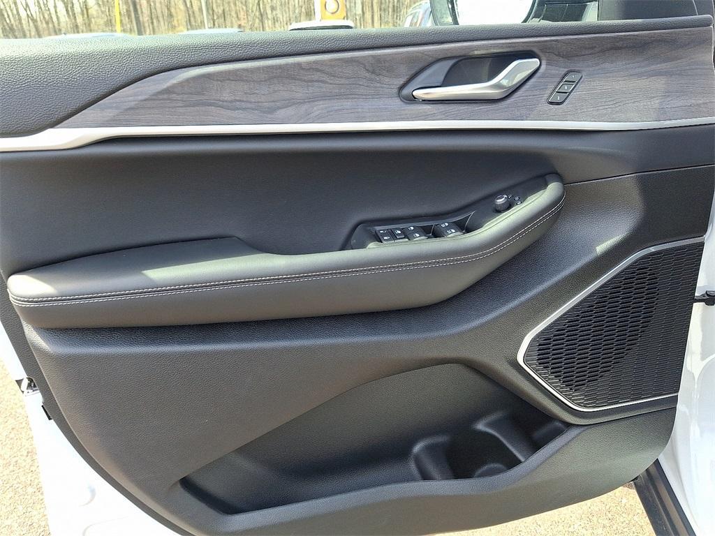 new 2025 Jeep Grand Cherokee L car, priced at $51,462