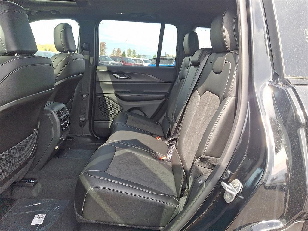 new 2025 Jeep Grand Cherokee car, priced at $45,355