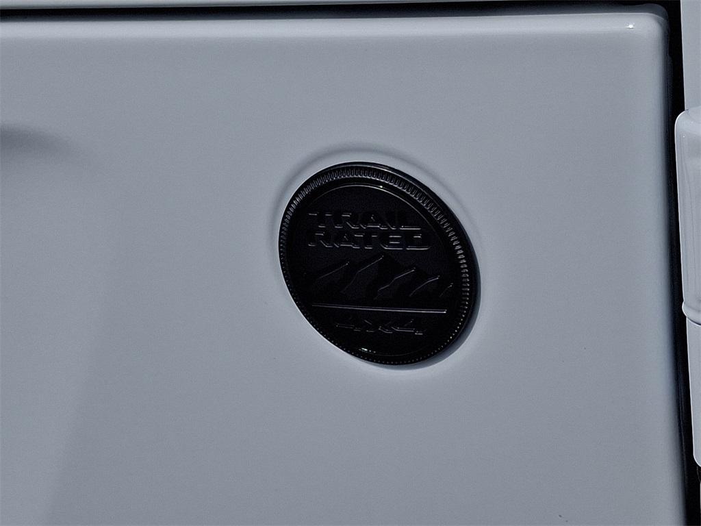 new 2025 Jeep Gladiator car, priced at $47,973