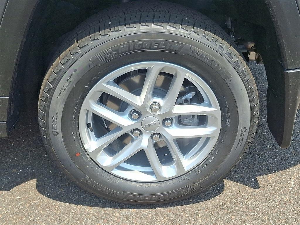 new 2025 Jeep Grand Cherokee car, priced at $44,595