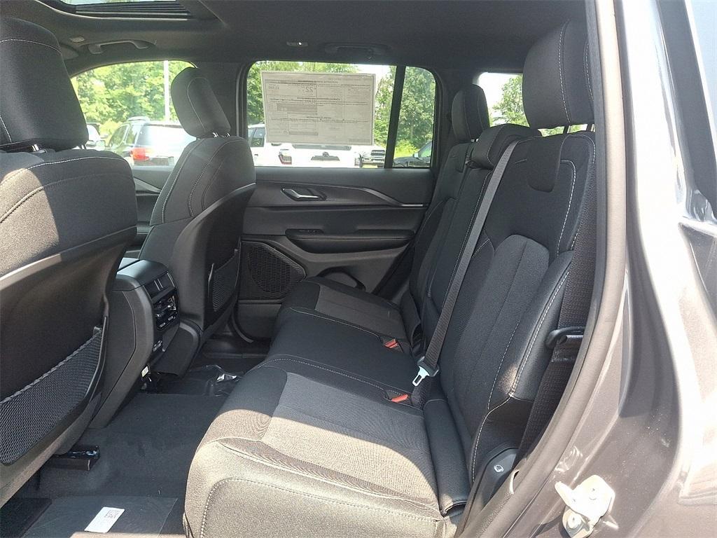 new 2025 Jeep Grand Cherokee car, priced at $44,595