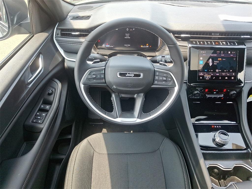 new 2025 Jeep Grand Cherokee car, priced at $44,595