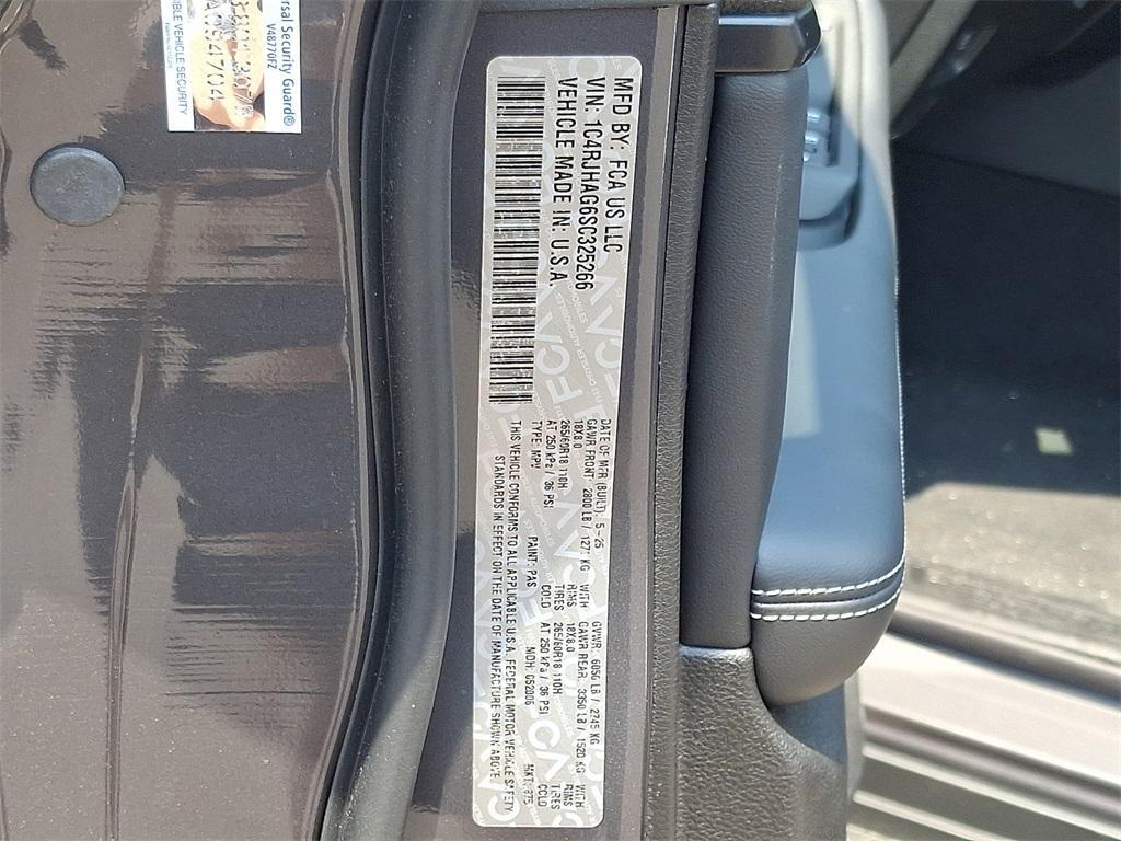 new 2025 Jeep Grand Cherokee car, priced at $44,595