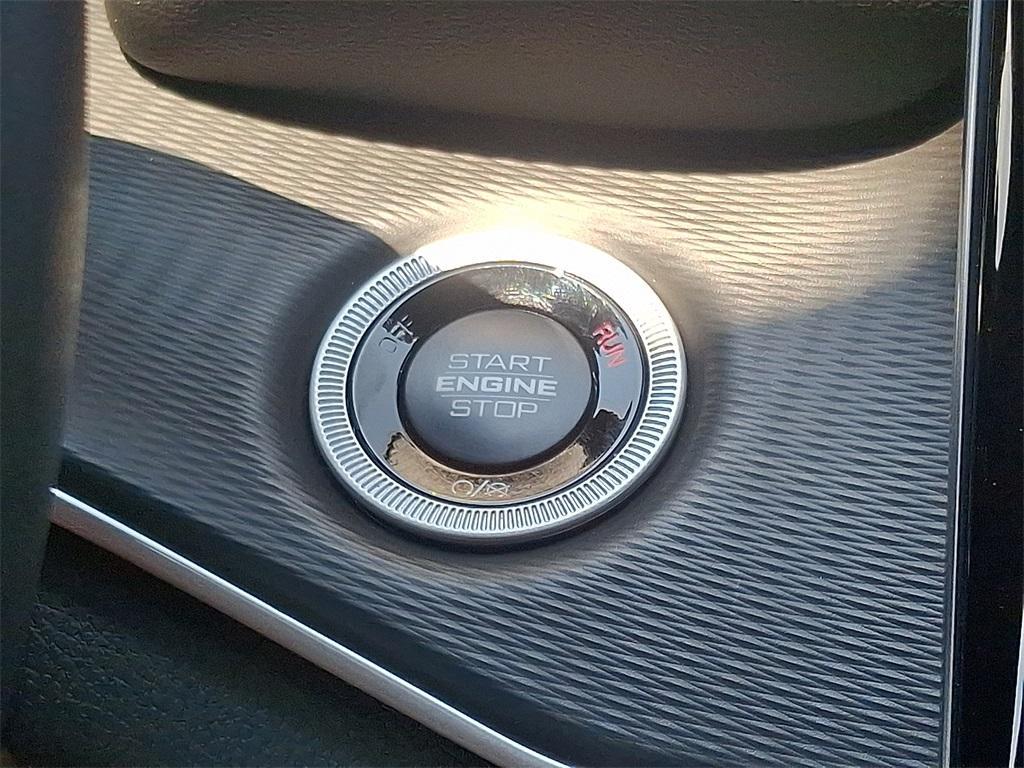 new 2025 Jeep Grand Cherokee car, priced at $44,595