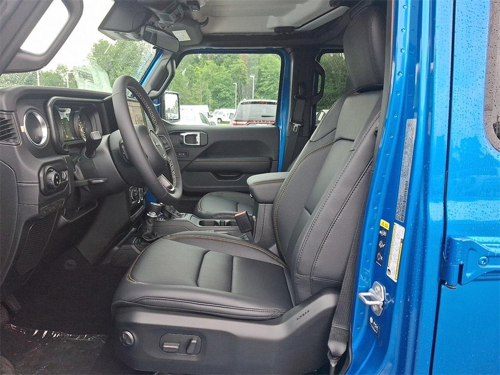 new 2025 Jeep Gladiator car, priced at $45,327