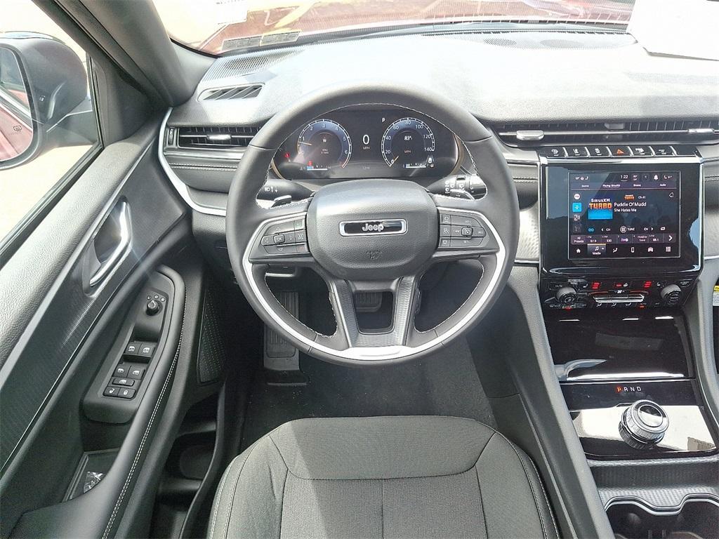 new 2025 Jeep Grand Cherokee car, priced at $44,595