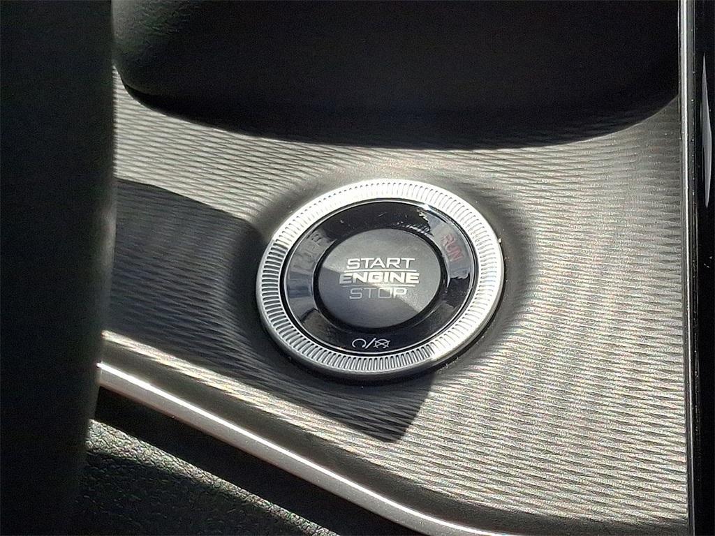 new 2025 Jeep Grand Cherokee car, priced at $44,595