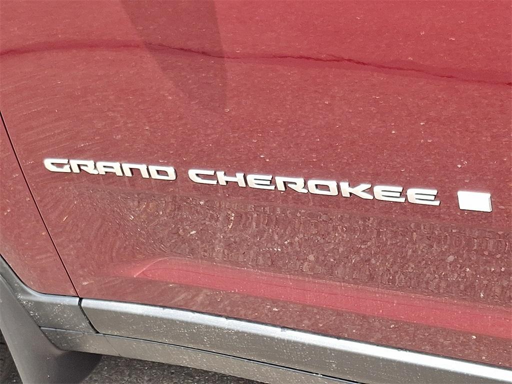new 2025 Jeep Grand Cherokee car, priced at $44,595