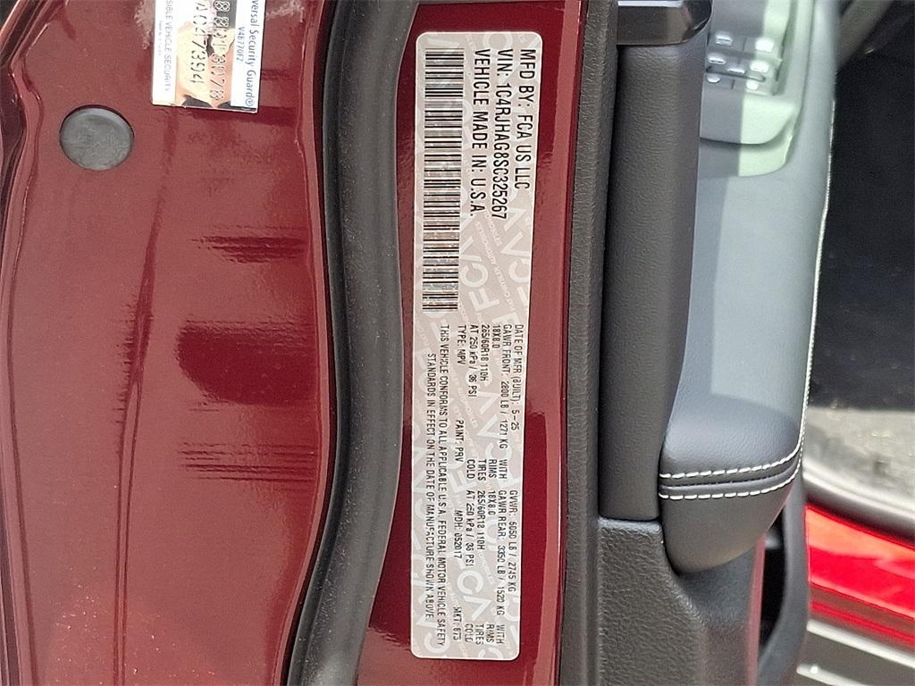 new 2025 Jeep Grand Cherokee car, priced at $44,595