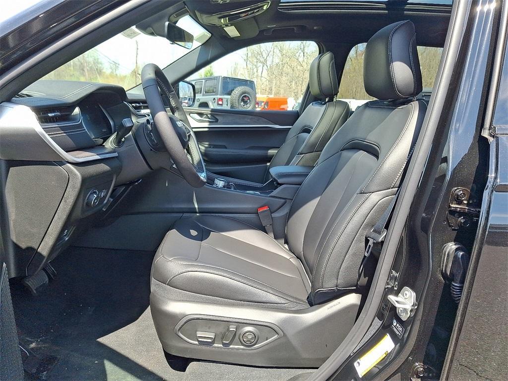 new 2025 Jeep Grand Cherokee L car, priced at $52,057