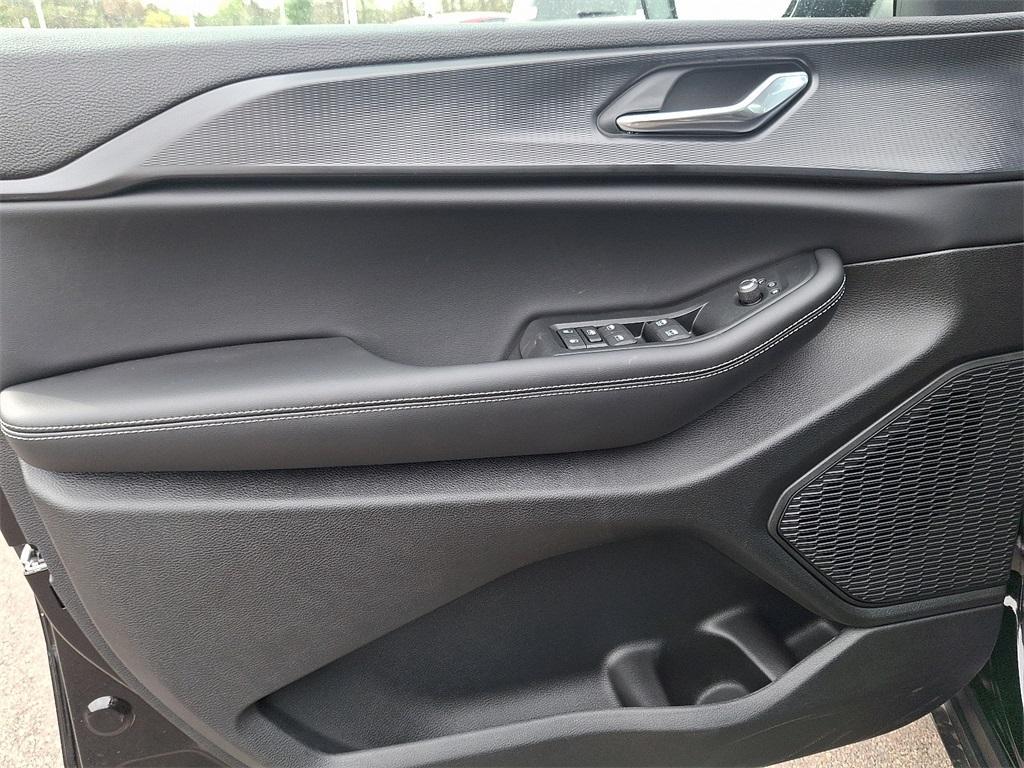 new 2025 Jeep Grand Cherokee L car, priced at $43,942