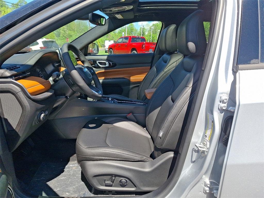 new 2025 Jeep Compass car, priced at $36,118