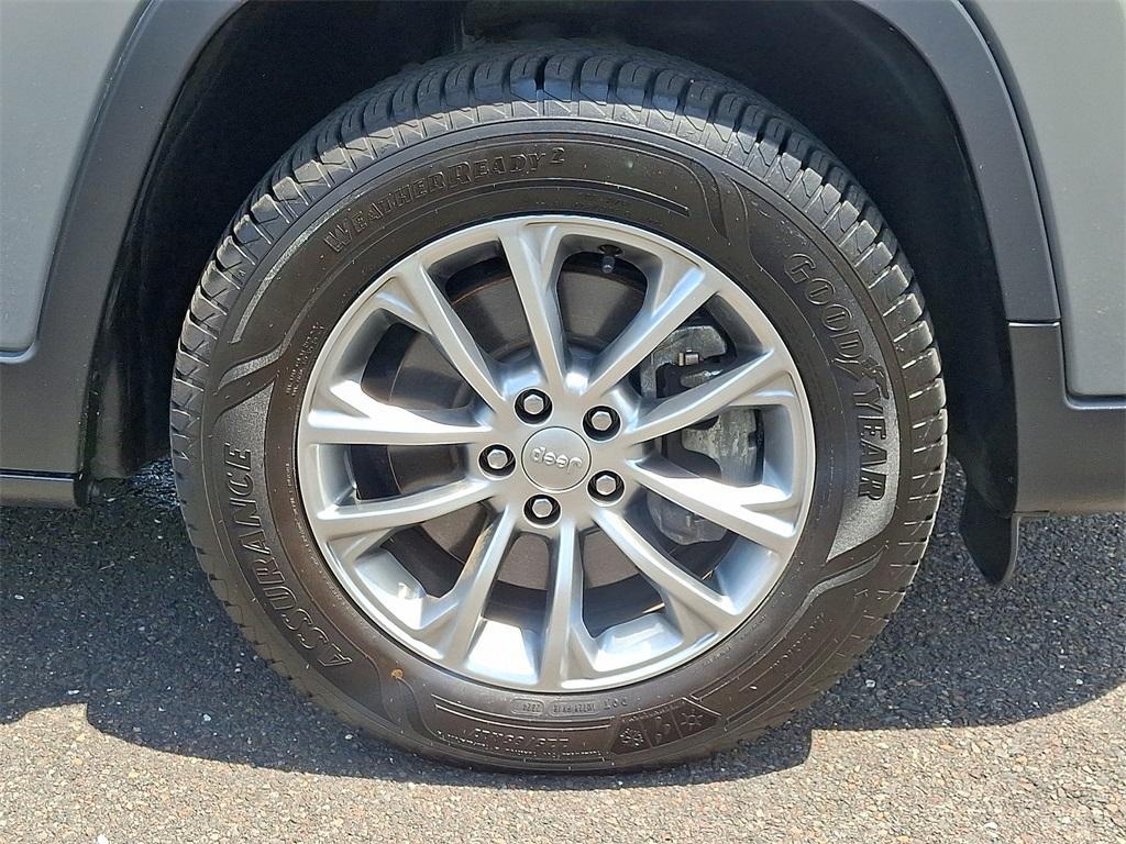 used 2021 Jeep Cherokee car, priced at $22,939