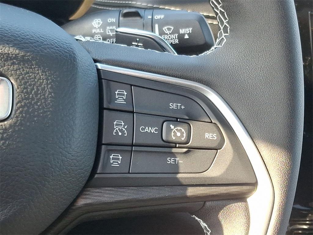 new 2025 Jeep Grand Cherokee car, priced at $39,182