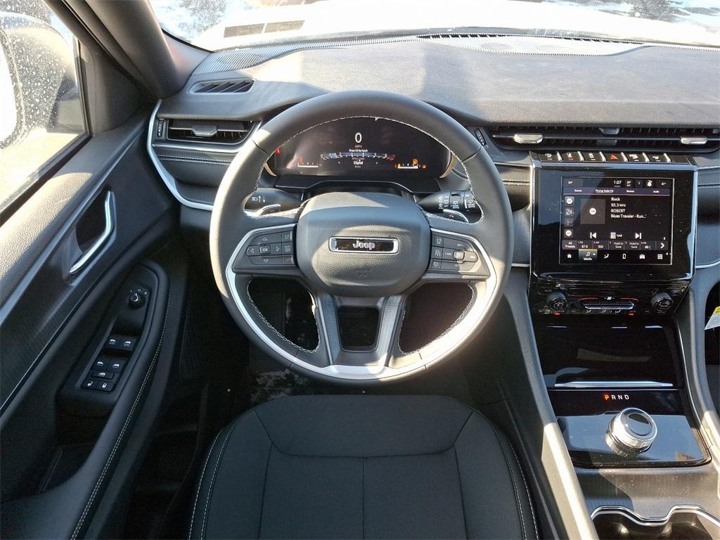 new 2025 Jeep Grand Cherokee car, priced at $39,182