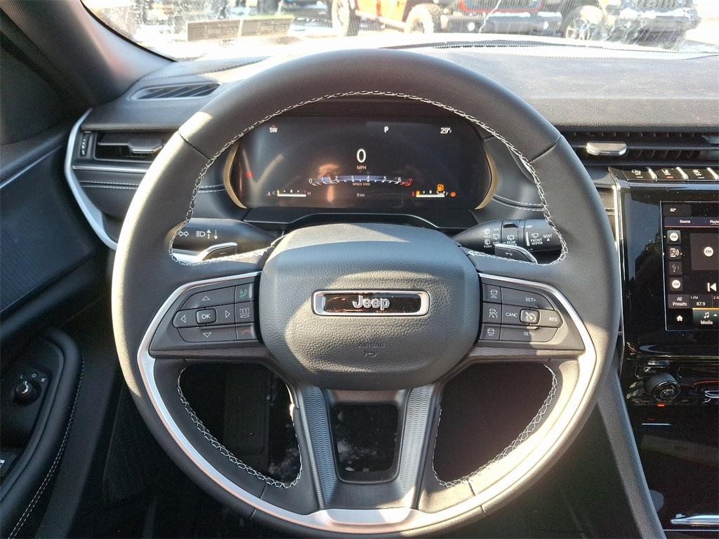 new 2025 Jeep Grand Cherokee car, priced at $39,182