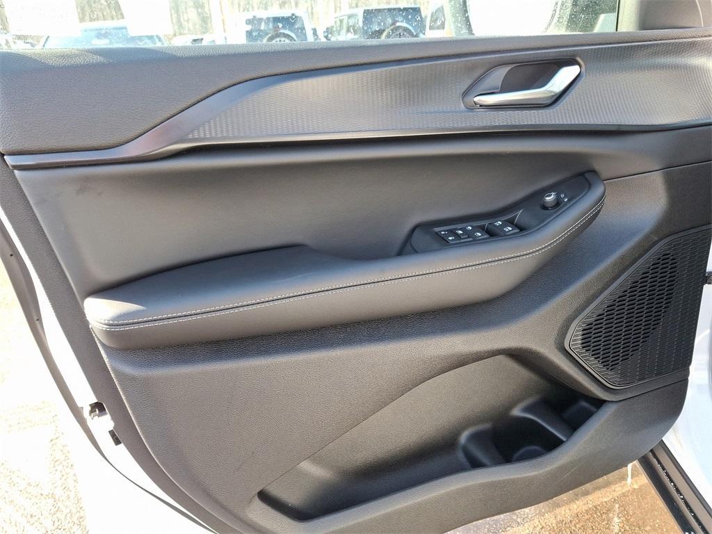 new 2025 Jeep Grand Cherokee car, priced at $39,182