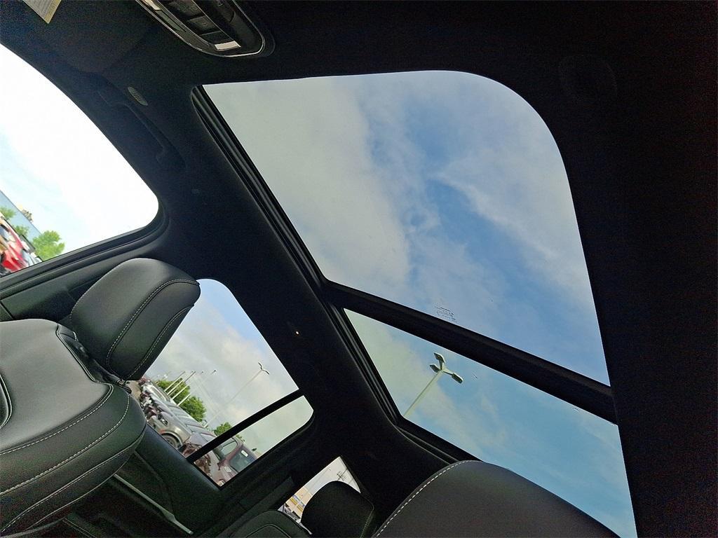 new 2025 Jeep Grand Cherokee car, priced at $48,432