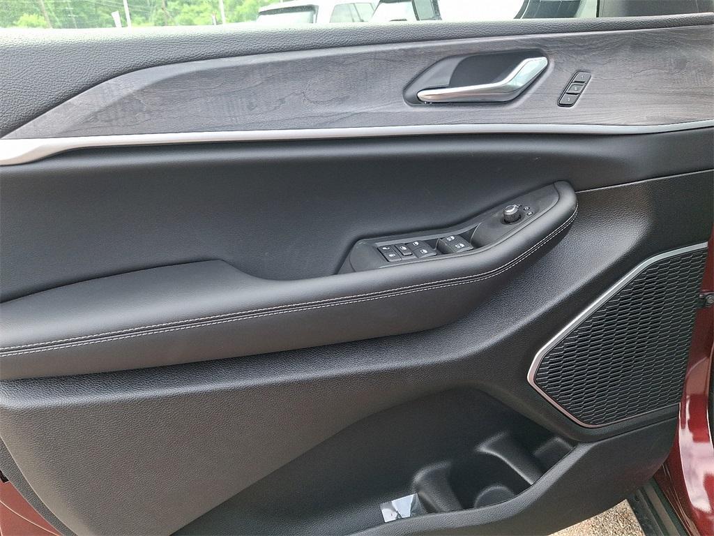 new 2025 Jeep Grand Cherokee car, priced at $48,432