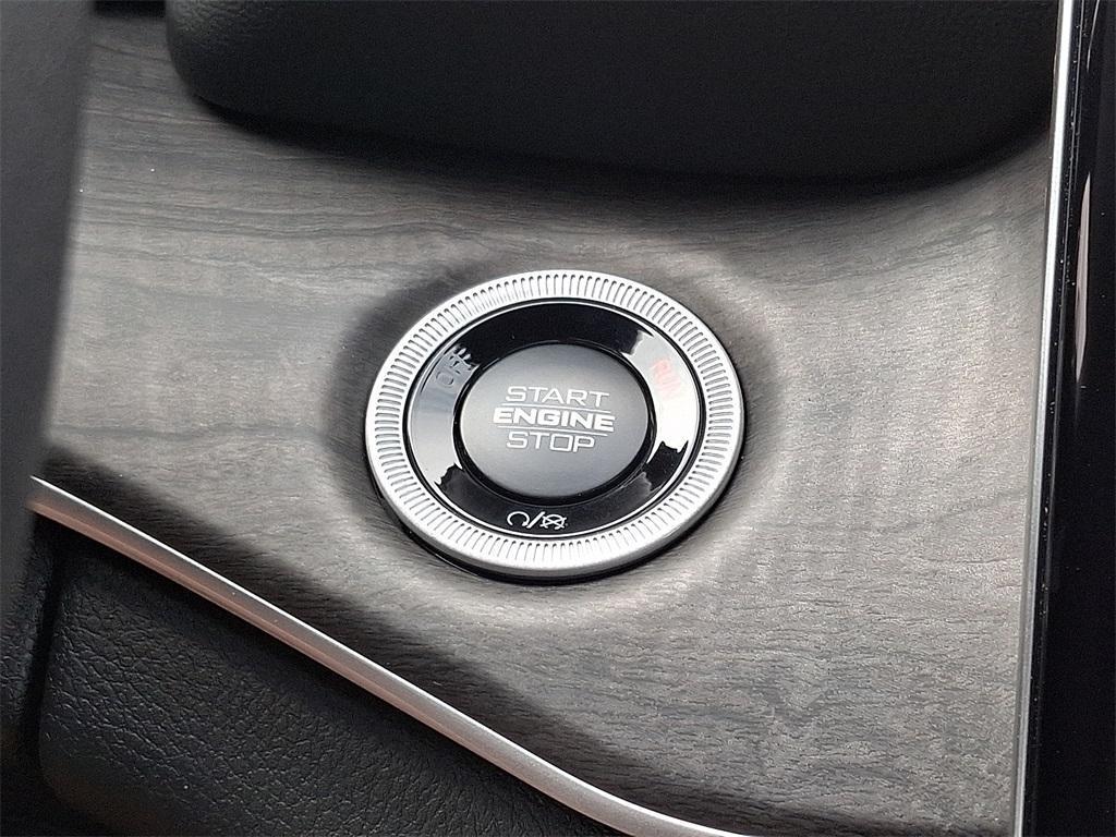 new 2025 Jeep Grand Cherokee car, priced at $48,432