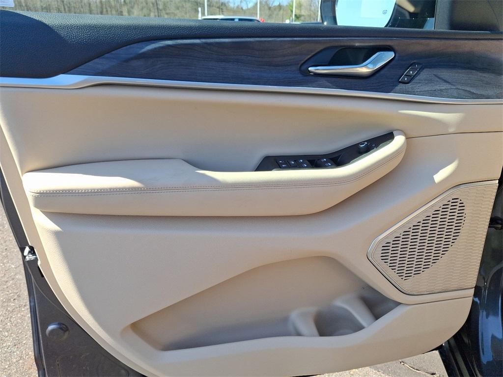 new 2025 Jeep Grand Cherokee L car, priced at $51,285