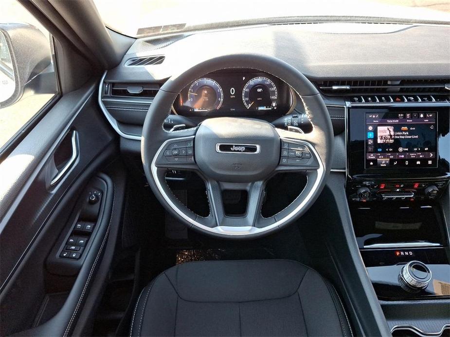 new 2025 Jeep Grand Cherokee car, priced at $41,690