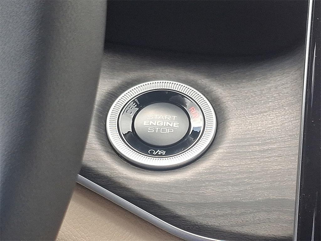 new 2025 Jeep Grand Cherokee L car, priced at $53,537