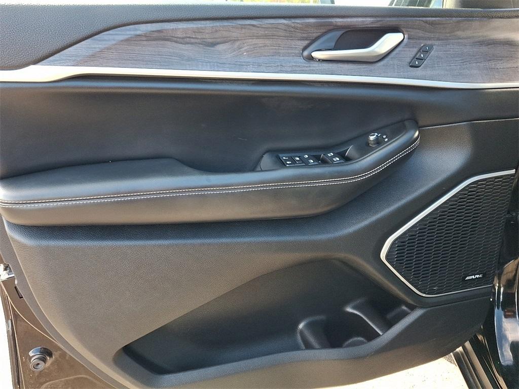 used 2022 Jeep Grand Cherokee car, priced at $30,990