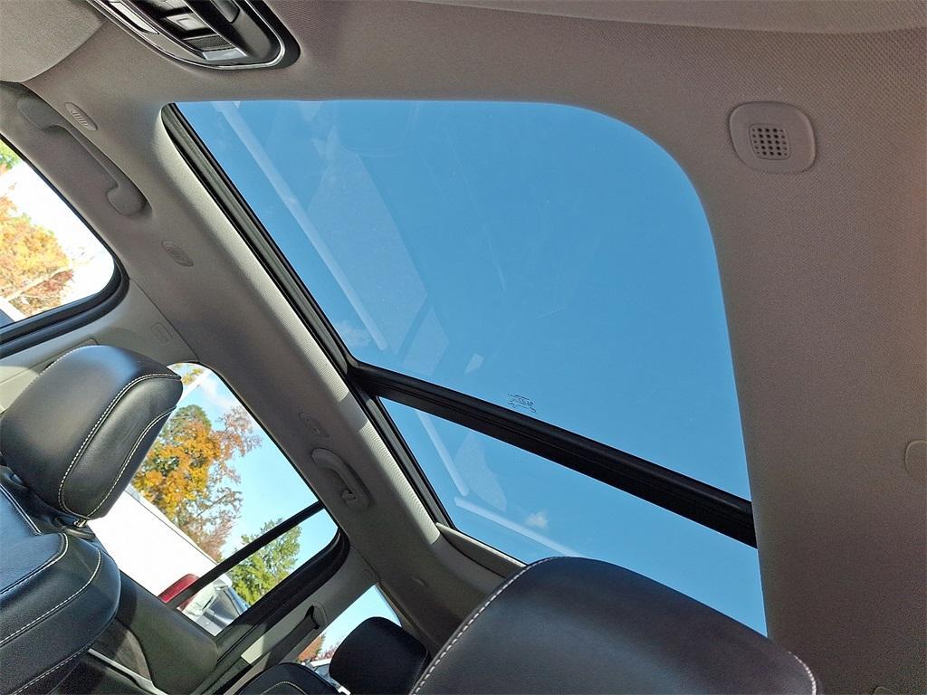 used 2022 Jeep Grand Cherokee car, priced at $30,990