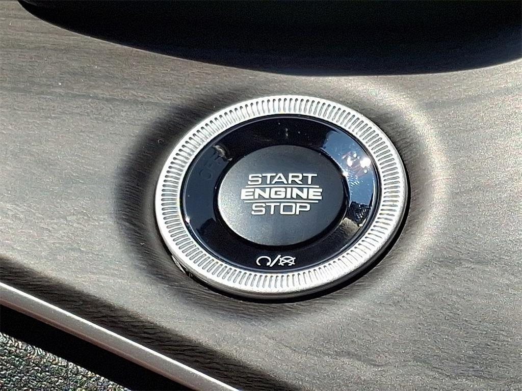 new 2025 Jeep Grand Cherokee car, priced at $47,821