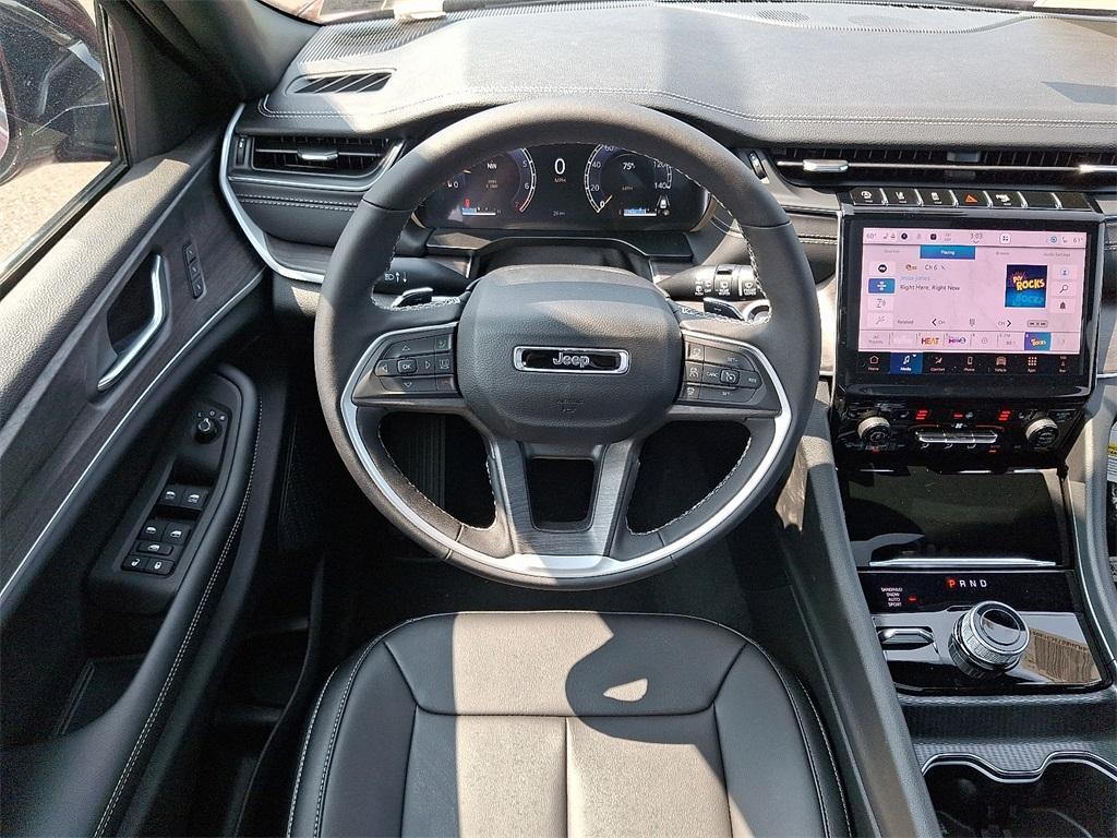 new 2025 Jeep Grand Cherokee car, priced at $47,821