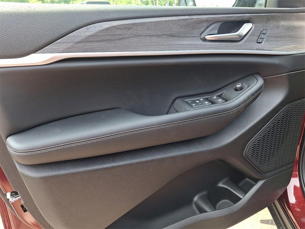 new 2025 Jeep Grand Cherokee car, priced at $47,821